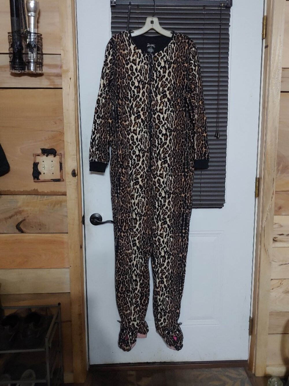 Nick and Nora womans footed pj size XL
